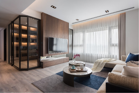 自己與沉穩靜謐的場域對話，在優雅中的張力與平衡