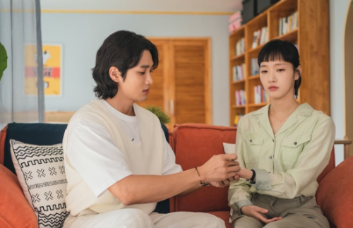 韓劇《柔美的細胞小將》金高銀亮色系清新小窩 書架牆、拱形門是亮點！