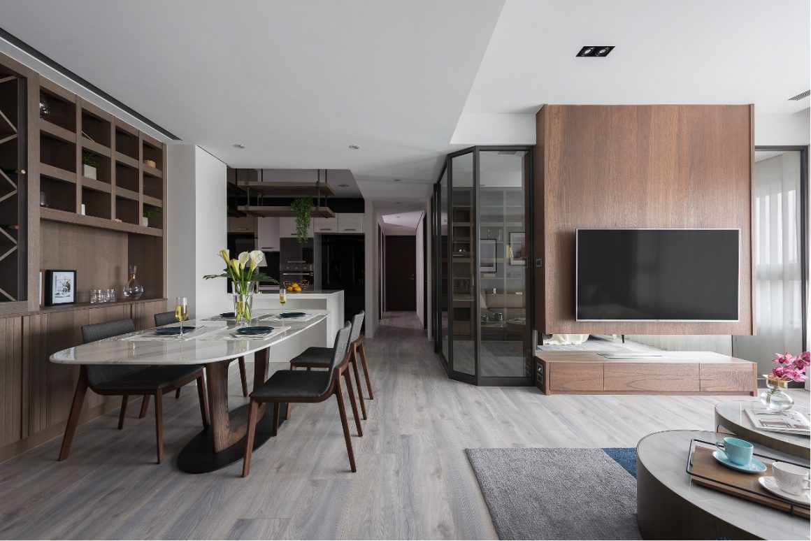 自己與沉穩靜謐的場域對話，在優雅中的張力與平衡