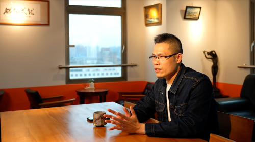 懂生活 / 作家許峰源：⽣活中的⼤⼩事都是我寫作的靈感來源